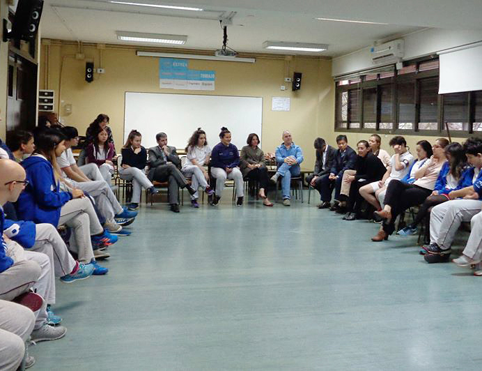 Orientación vocacional para alumnos de 5º año de Nichia Gakuin dictado por integrantes de Red Nikkei